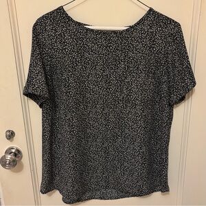 LC Lauren Conrad Black and White Floral Short Sleeve Top